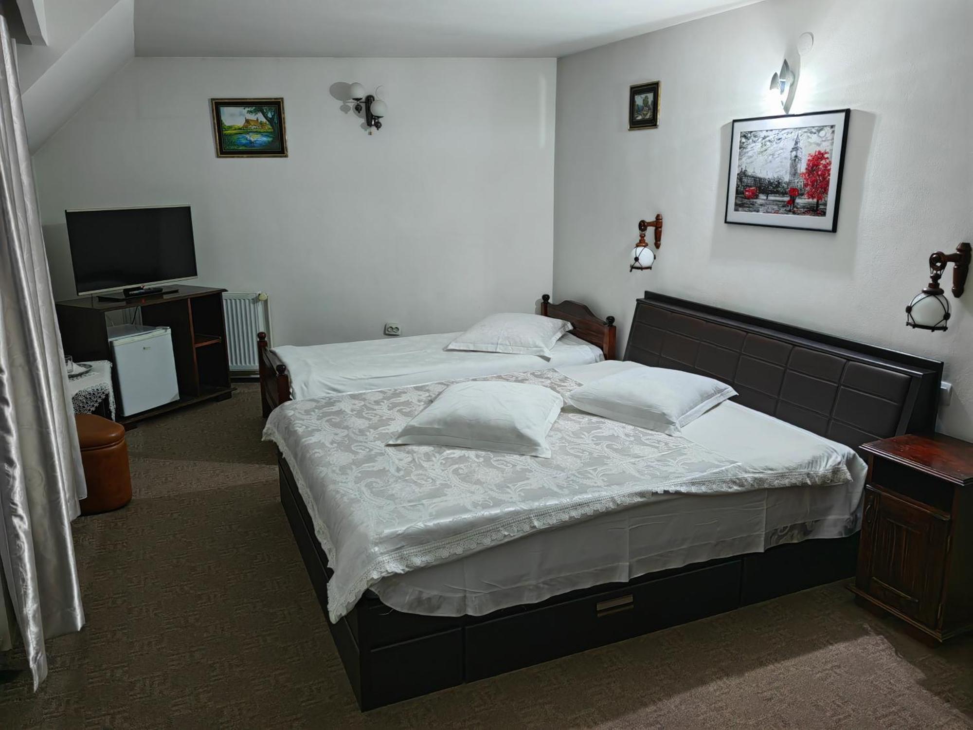Pensiunea Millenium Sibiu With Parking - Motorcycle Friendly Travel Routes Exterior foto