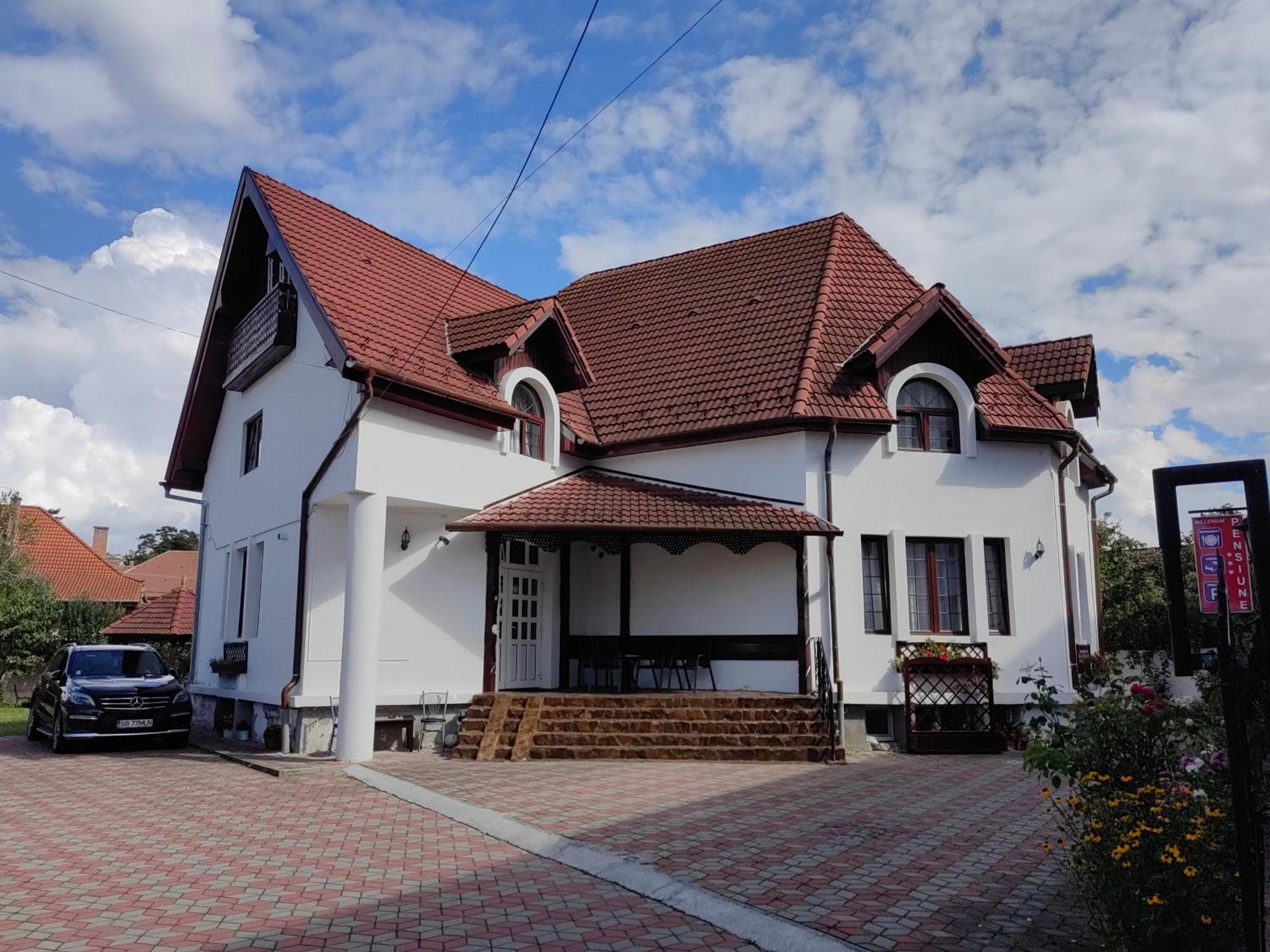 Pensiunea Millenium Sibiu With Parking - Motorcycle Friendly Travel Routes Exterior foto